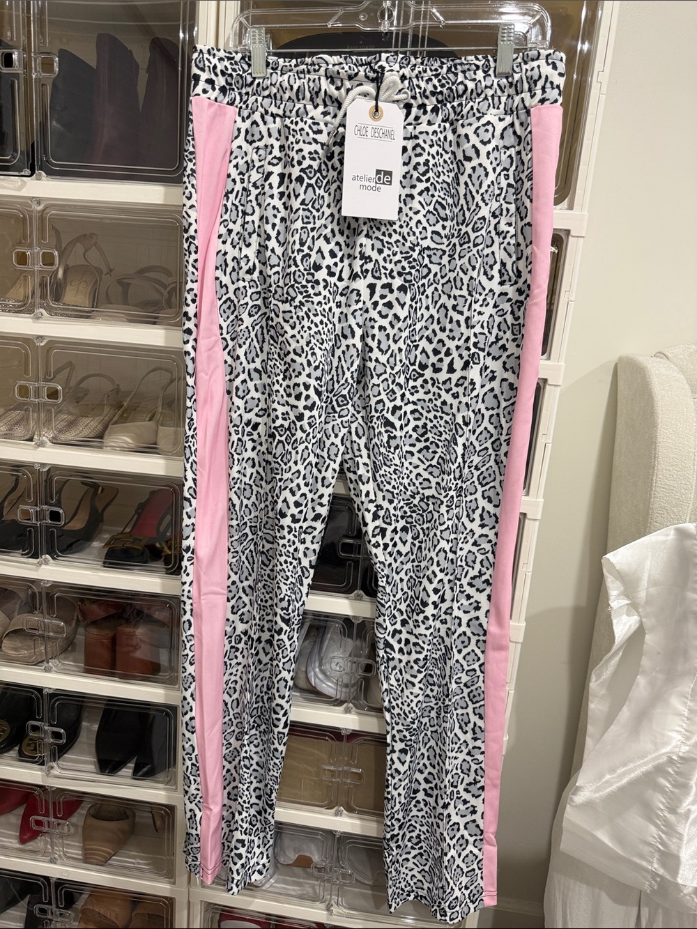 Chic Leopard Print Joggers with Pink Side Panels